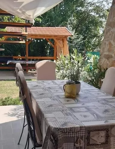 Cs&m Vendeghaz בית נופש *